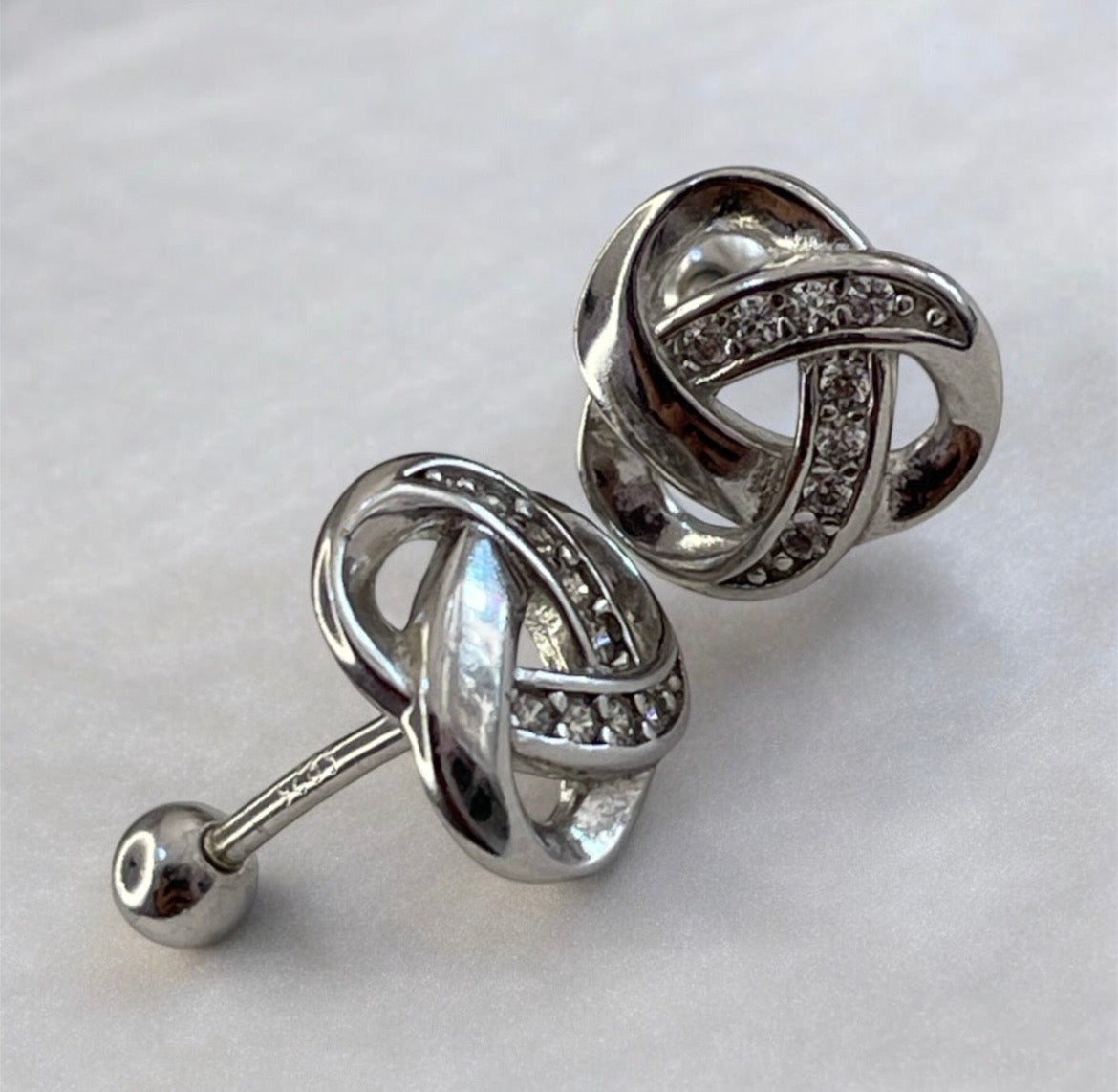 Broquel Plata .925. Trébol, Libelula, Corazón, Nudo