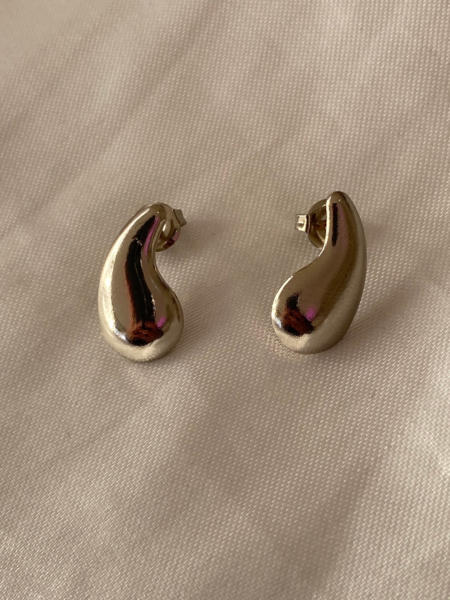 Arete Gota Plata y Dorada