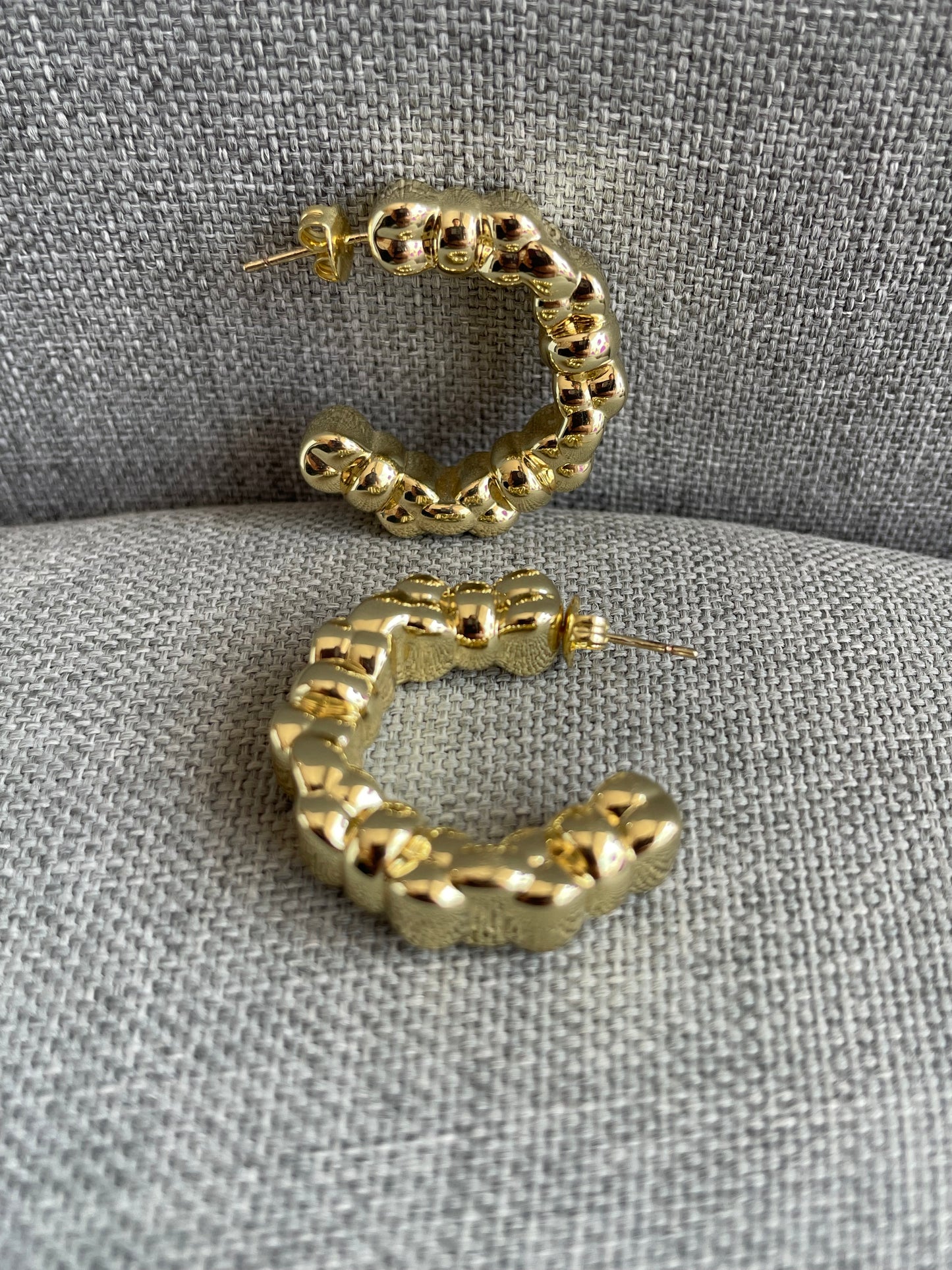 Arracada marmoleada oro laminado premium